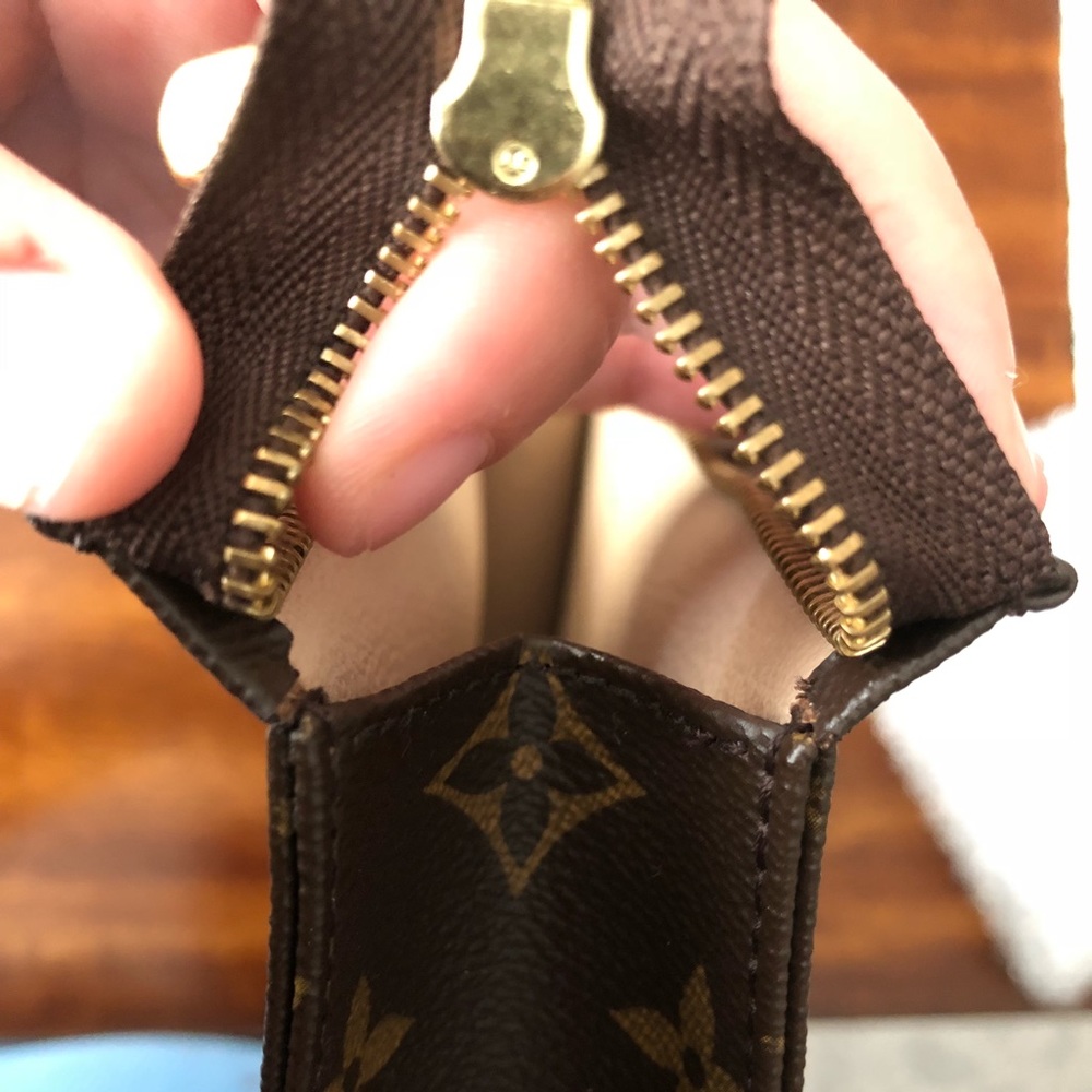Louis Vuitton Toiletry 26 - Picture 5 of 8